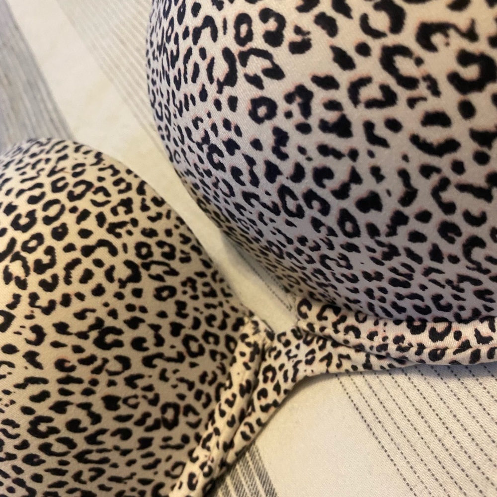 LIKE NEW!! Victoria Secret! Beautiful print.